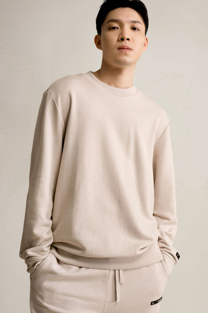 Áo Sweater Nam Basic Cổ Tròn Nhãn Trang Trí Form Regular - 10F23SWE001