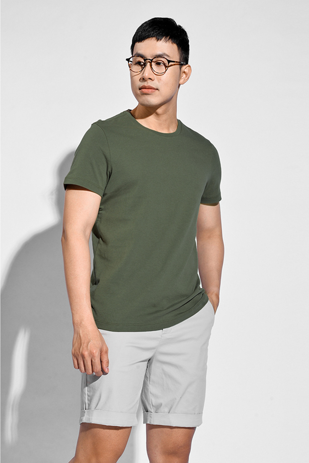 Áo thun tay ngắn. Solid. Cotton. FITTED form - 10S20TSH042
