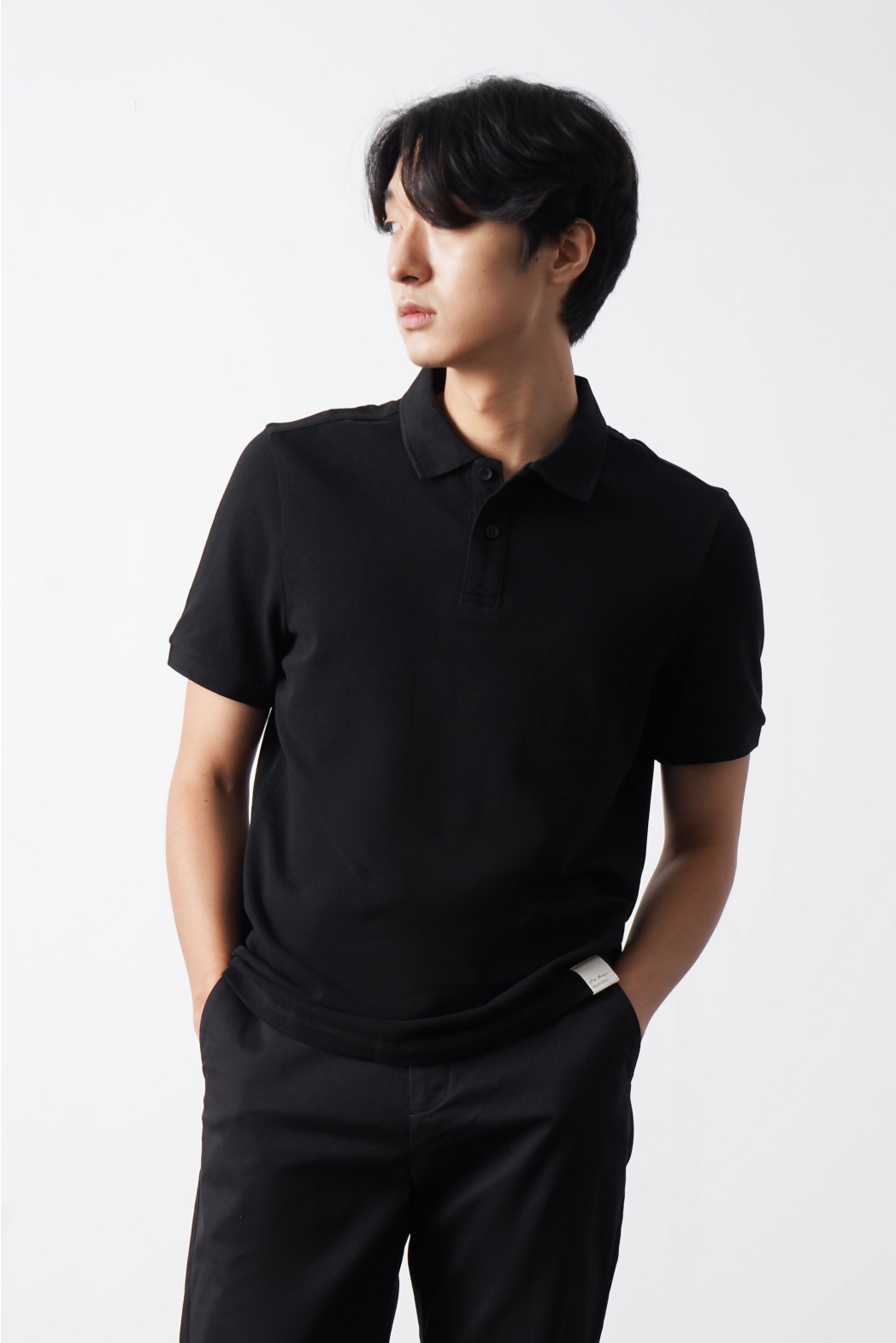 ao-polo-nhan-trang-tri-fitted-form-10s21pol026