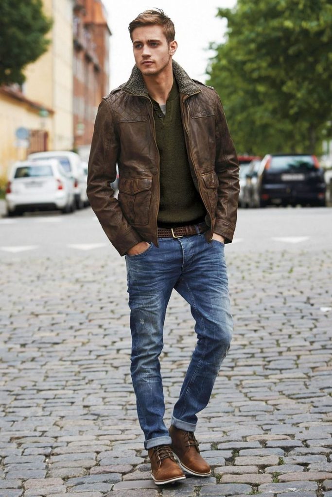 Áo khoác da nam phối cùng quần jean vừa tạo nên outfit vintage chất vừa thể hiện được cá tính của nam giới