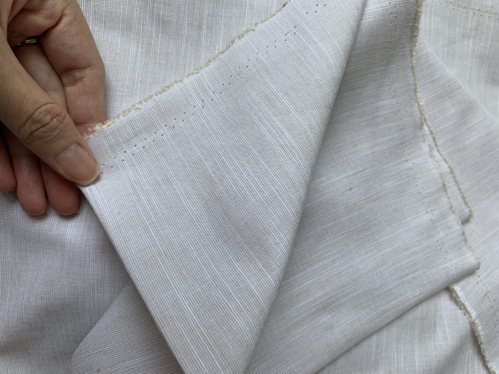 Linen bột mềm mại mang lại cho người mặc cảm giác thoải mái, dễ chịu và thoáng mát nên được sử dụng nhiều trong mùa hè