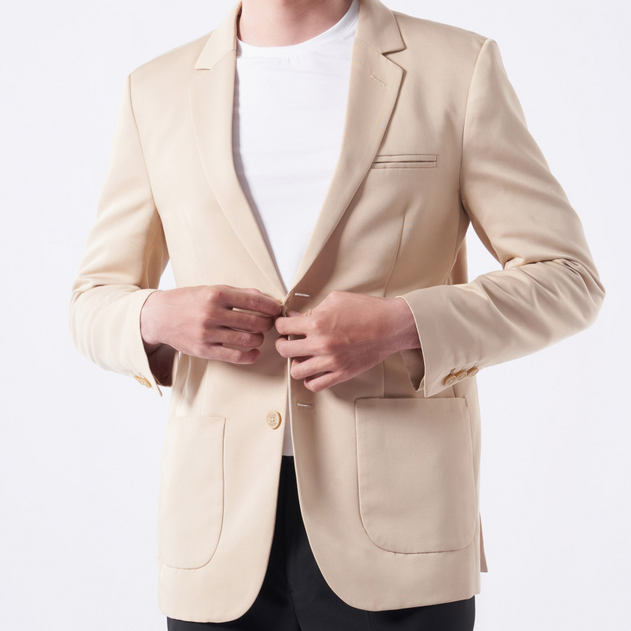 Áo blazer khaki thoải mái nhưng vẫn sang trọng phù hợp với nhiều hoàn cảnh
