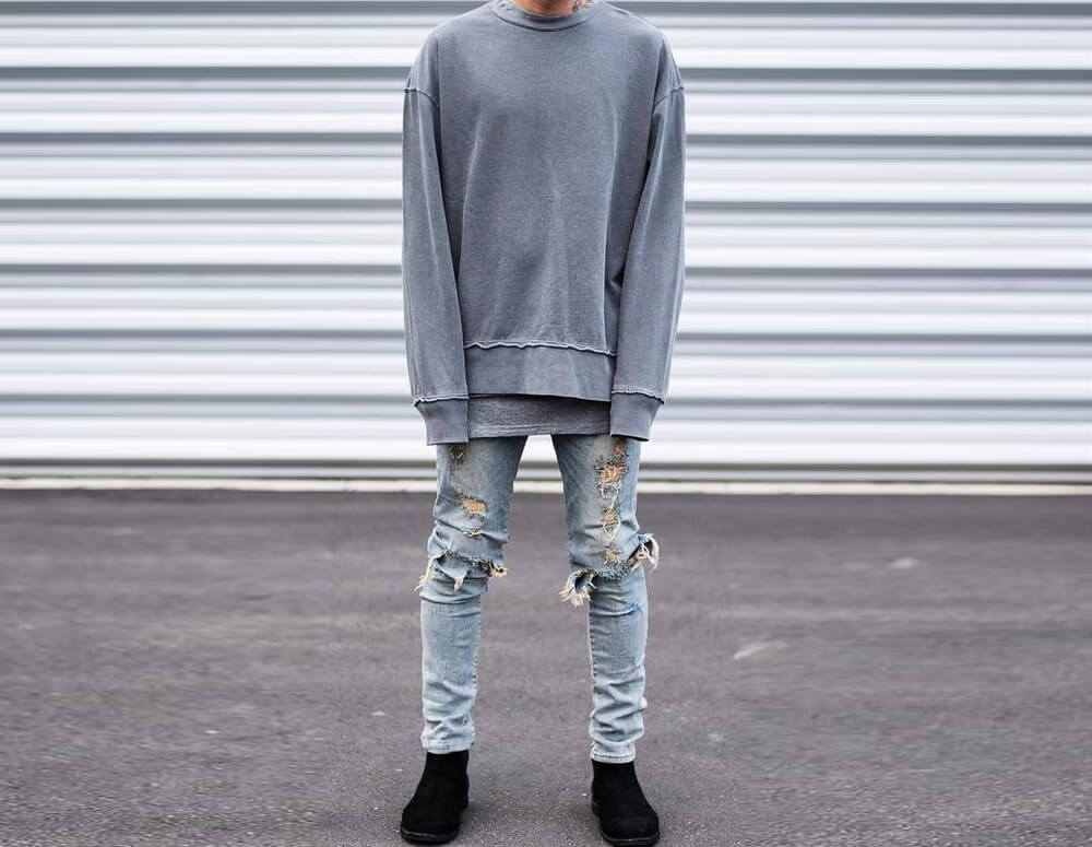 Áo Sweater mix cùng quần jean là sự lựa chọn hoàn hảo cho các bạn nam bởi sự cá tính và phá cách mà chúng đem lại cho người mặc