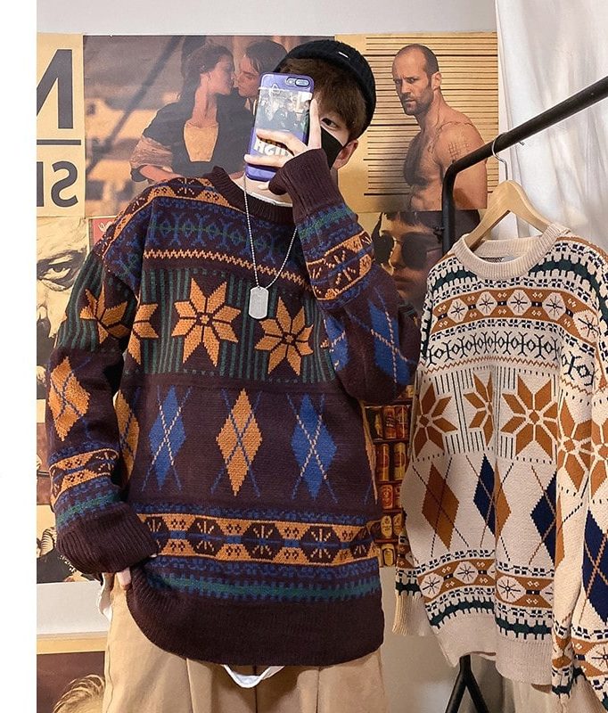 Áo sweater nhiều họa tiết là sự lựa chọn hàng đầu của các bạn chọn phong cách streetstyle.